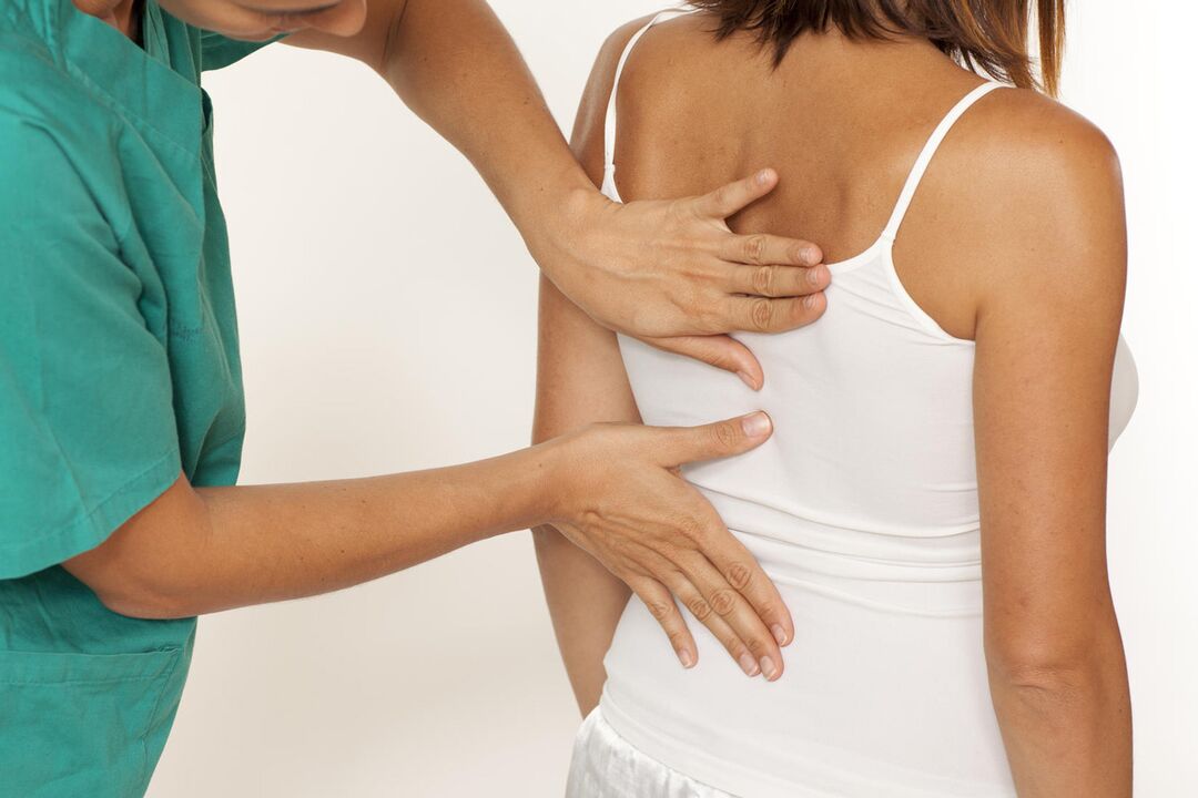 The doctor examines the back for pain in the shoulder blades